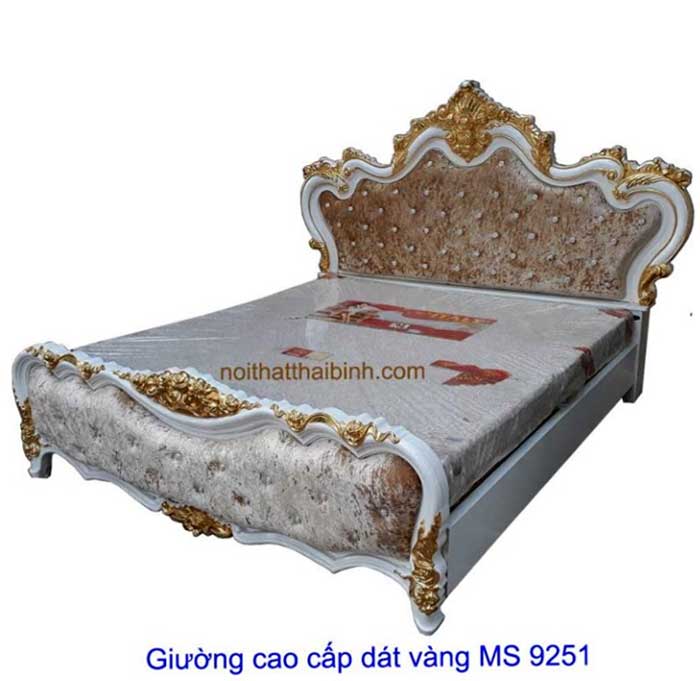 Mẫu giường ngủ dát vàng