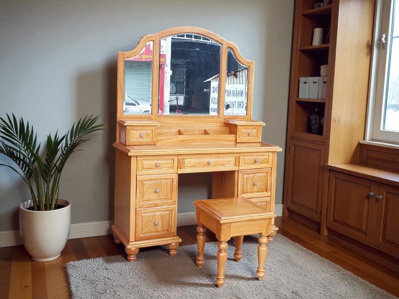 Bàn Trang Điểm Sang Trọng