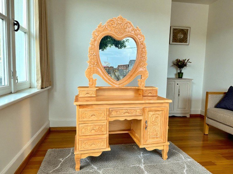 Bàn Trang Điểm Sang Trọng