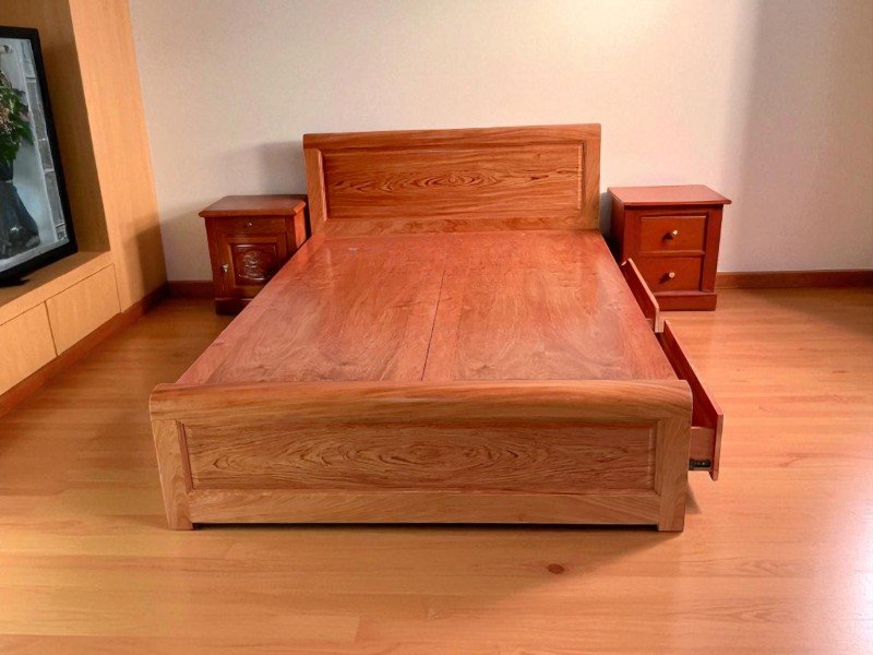 Giường gỗ tự nhiên