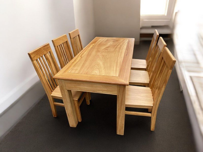 Bàn ăn gỗ tự nhiên