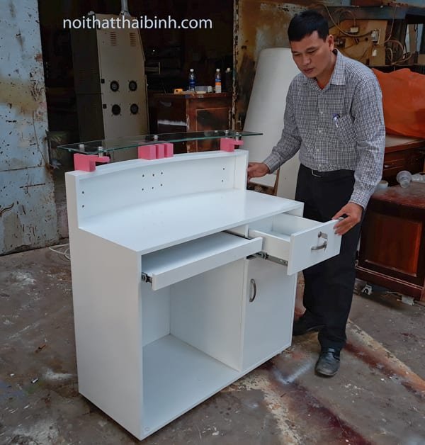Quầy tính tiền shop thời trang