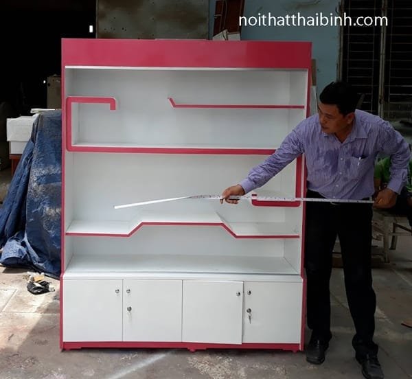 Tủ kính trưng bày mỹ phẩm giá rẻ 2 Tủ kính trưng bày mỹ phẩm giá rẻ