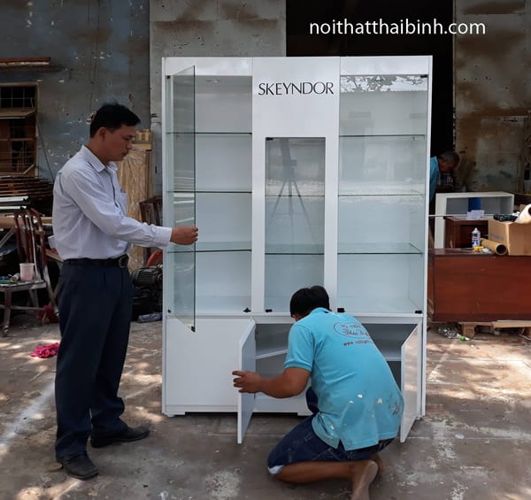 Tủ kính trưng bày mỹ phẩm giá rẻ Tủ kính trưng bày mỹ phẩm giá rẻ