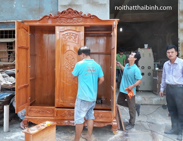 Tủ quần áo bằng gỗ gõ đỏ