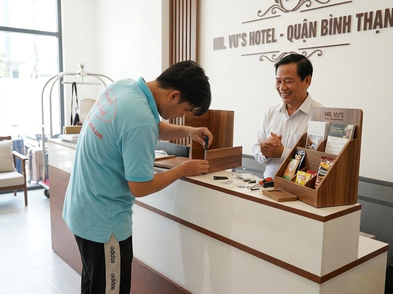Chi tiết mặt quầy lễ tân gỗ công nghiệp sơn men trắng