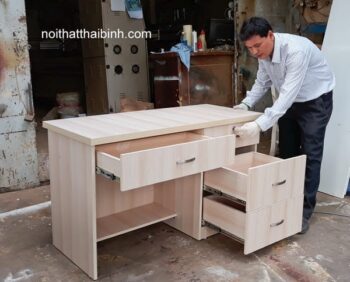Kinh nghiệm chọn bàn ghế văn phòng gỗ công nghiệp