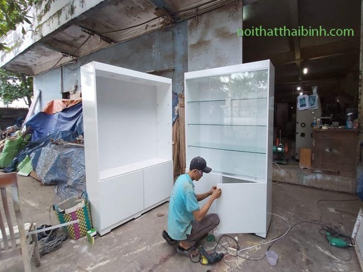 Kệ tủ trưng bày bằng gỗ bán tại tphcm