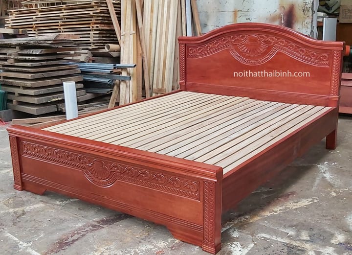 Giường ngủ gỗ tự nhiên có độ bền cao và tính thẩm mỹ ấn tượng