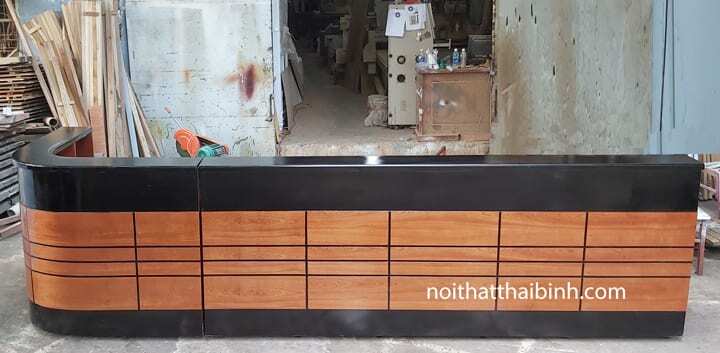 Thiết kế quầy lễ tân dài