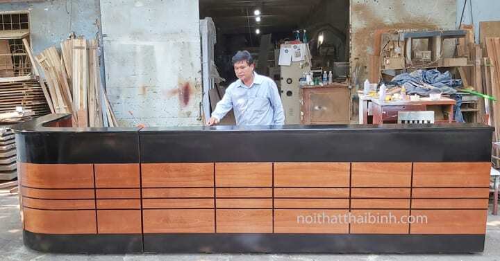 Quầy tiếp tân dài