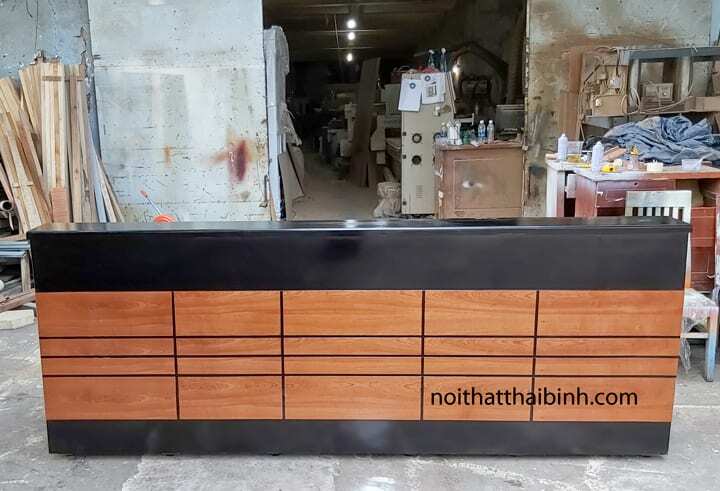 Quầy tiếp tân thẳng