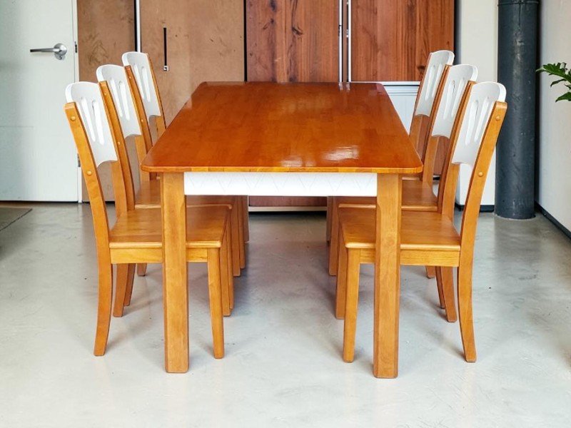 Bàn ghế hạng cao cấp có đắt không? Giải đáp từ xưởng mộc Bàn ghế gỗ tự nhiên cao cấp