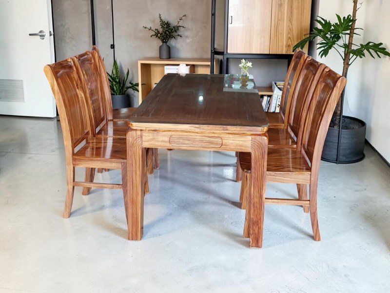 Bàn ghế hạng cao cấp có đắt không? Giải đáp từ xưởng mộc Bộ bàn ghế hạng cao cấp gỗ
