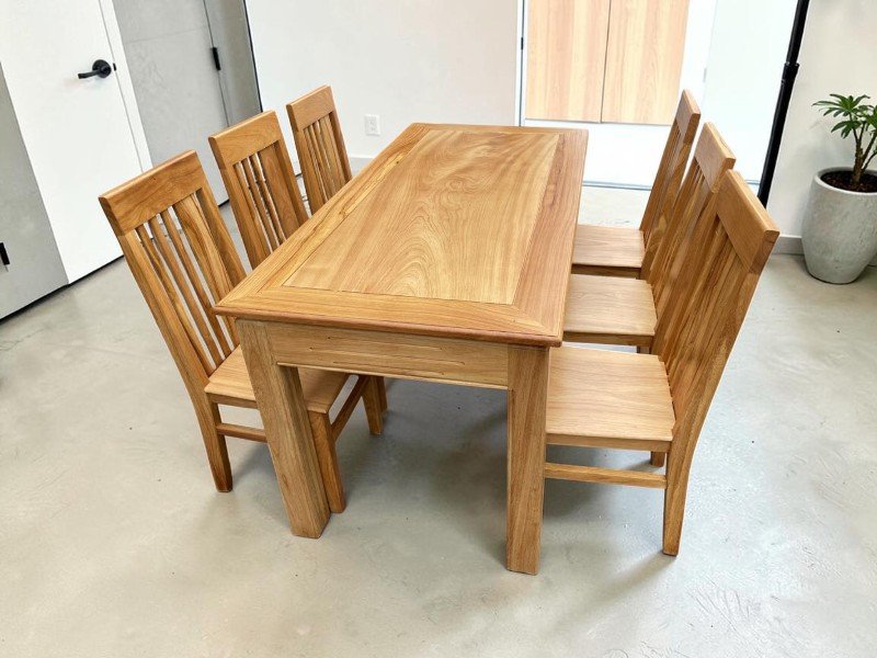 Bàn ghế hạng cao cấp có đắt không? Giải đáp từ xưởng mộc Giá bàn ghế cao cấp