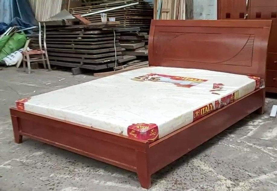 Bề mặt gỗ gõ đỏ được đánh bóng lớp dầu bảo vệ chuyên dụng