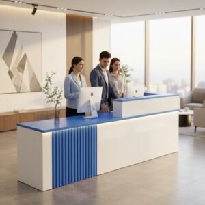 Quầy thu ngân đẹp kết hợp backdrop logo công ty ấn tượng