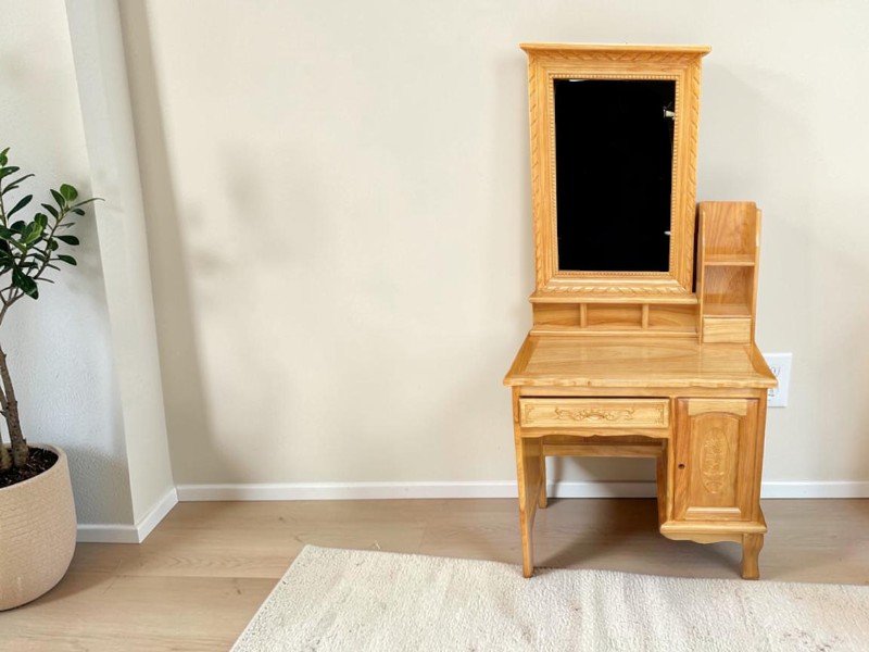 Mua bàn trang điểm phong cách tân cổ điển giá tốt ở TPHCM Bàn trang điểm tân cổ điển màu trắng ngà sơn men sang trọng