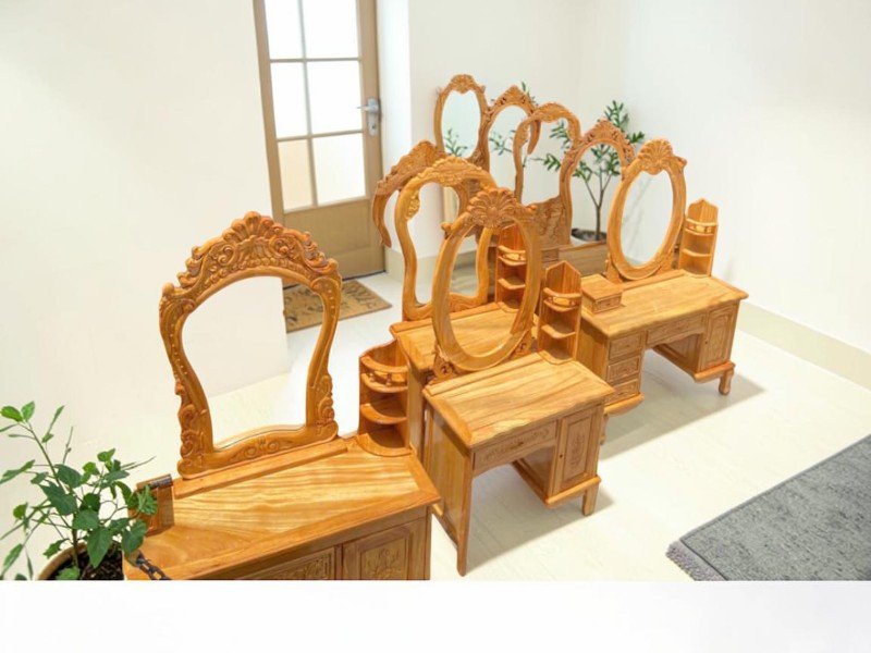 Ngăn kéo và hộc tủ đựng mỹ phẩm trên bàn trang điểm gỗ tự nhiên