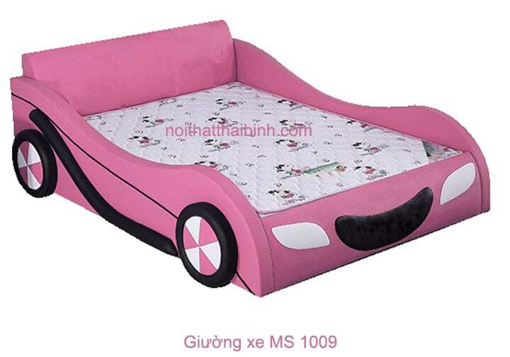 Giường ngủ hình xe màu hồng xinh xắn