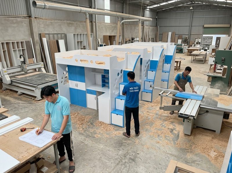 Toàn cảnh bộ giường tầng bàn học tủ áo màu trắng xanh cho phòng nhỏ