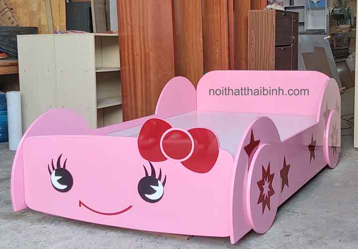 Giường ngủ hình Hello Kitty cho bé gái