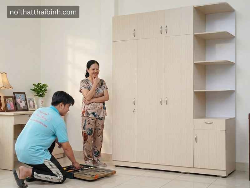 Thợ Thái Bình lắp đặt tủ áo áp trần 1m8 tận nhà khách tại Quận 7 TPHCM