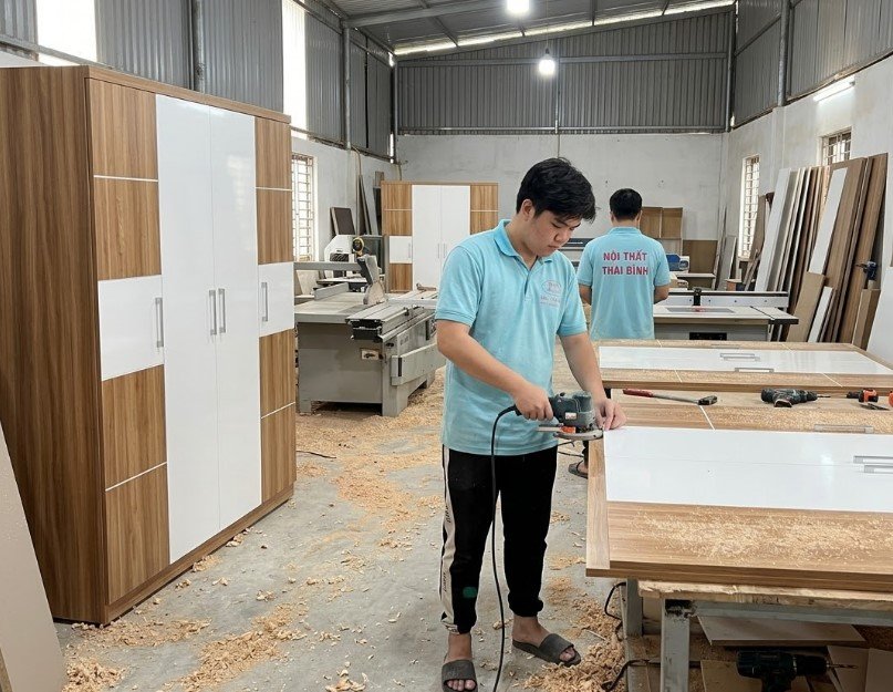 Tủ áo 4 cánh MS 2568 Mẫu tủ áo 4 cánh đẹp bố trí ngăn treo và ngăn gấp