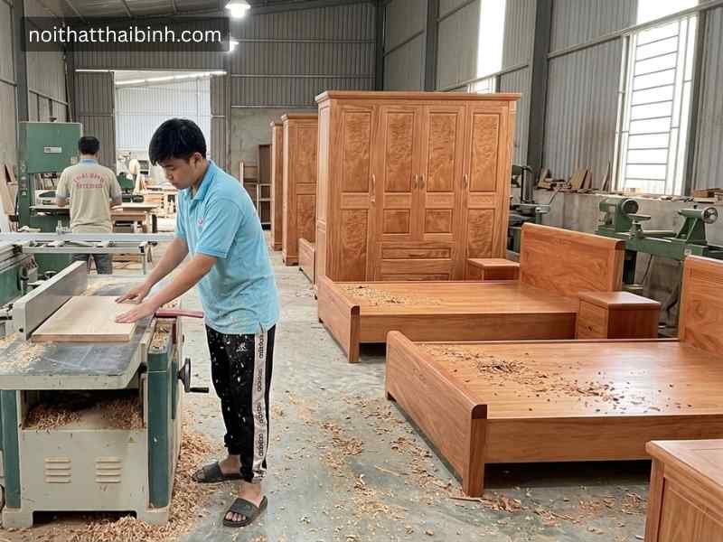 Bộ phòng ngủ gỗ tự nhiên vân Đinh Hương Bộ phòng ngủ gỗ tự nhiên vân Đinh Hương tại xưởng mộc nội thất Thái Bình