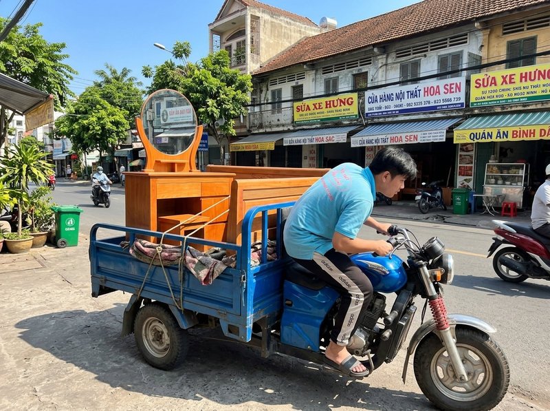 Giường ngủ gỗ xoan đào vào mộng chắc chắn có thanh giằng đỡ vạt