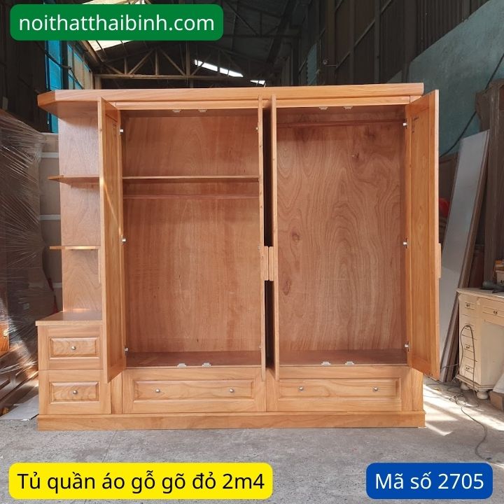 Bên trong tủ quần áo gỗ gõ đỏ 2m4