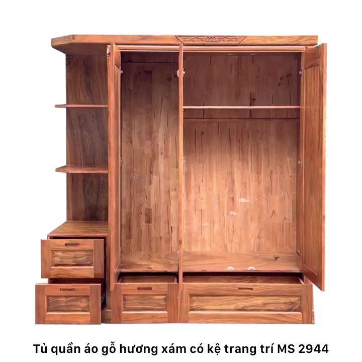 Bên trong tủ quần áo gỗ hương xám