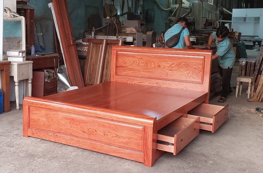 Mẫu giường gỗ óc chó hiện đại đẹp với vân gỗ tự nhiên độc đáo