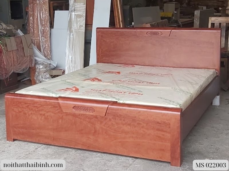 Giường gỗ kích thước lớn 2m