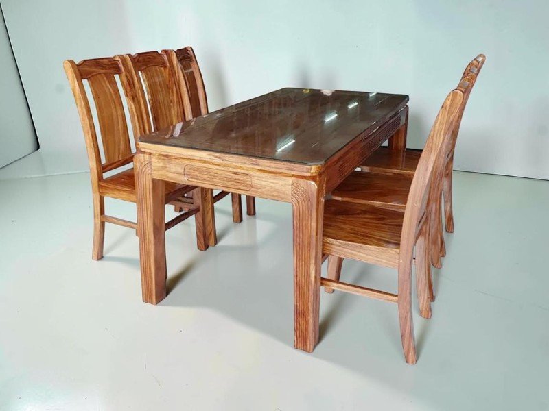 Top 10 Mẫu Bàn Ăn Đẹp Bằng Gỗ Tự Nhiên 2026 Sang Bền Đẹp Bàn ăn gỗ tự nhiên cho không gian nhỏ