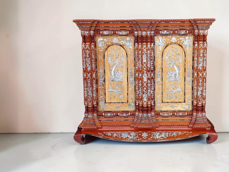 Tủ thờ ông bà gỗ gõ đỏ 9 trụ chuẩn phong thủy đẹp 2026