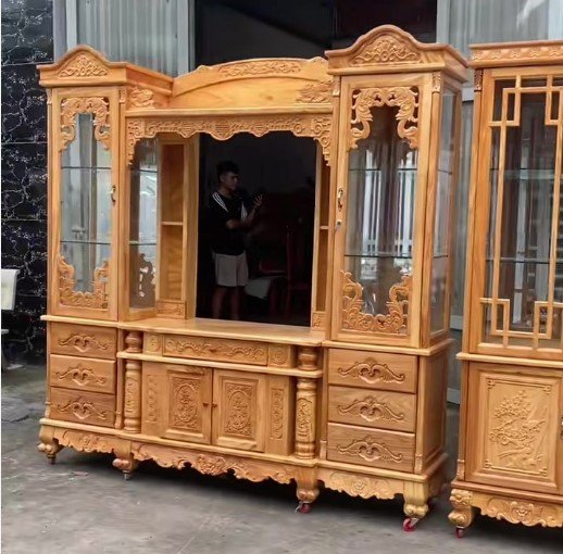 Kệ tivi gỗ tự nhiên đặt tránh xa cửa sổ có nắng chiếu