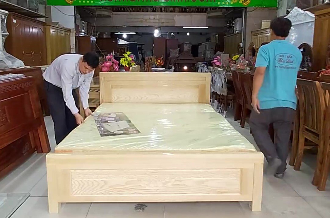 ý tưởng thiết kế giường gỗ sang trọng đẳng cấp Giường gỗ hiện đại tối giản với chân trụ vuông và vân gỗ tự nhiên