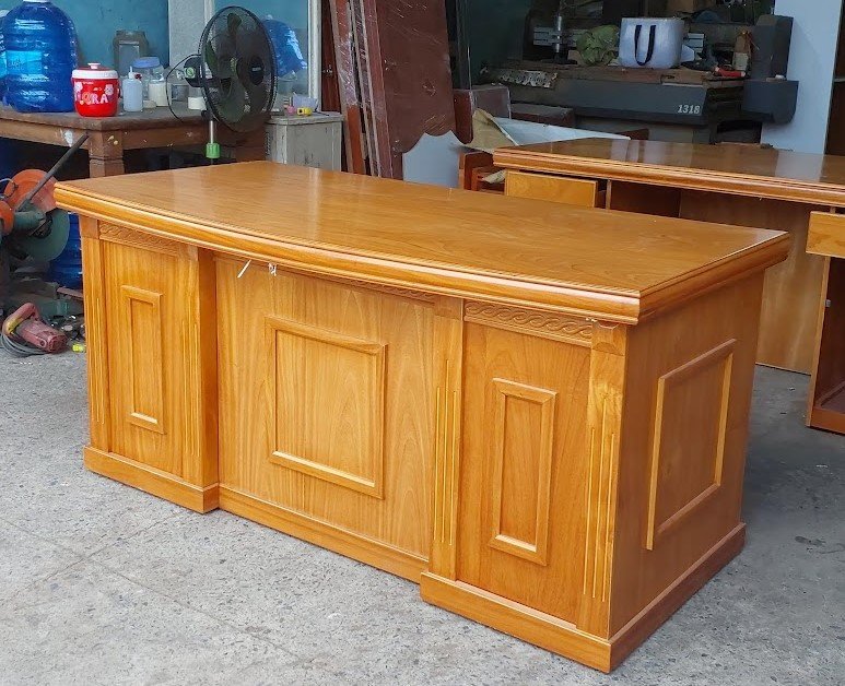Mẫu bàn giám đốc gỗ tự nhiên