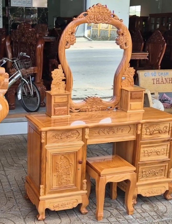 Bàn trang điểm gỗ tại TPHCM bền đẹp giá tốt Bàn trang điểm gỗ có ngăn kéo lưu trữ mỹ phẩm gọn gàng