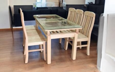 Điều không nên làm khi dùng bàn ăn gỗ để tăng tuổi thọ sản phẩm