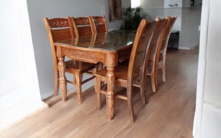 5 sai lầm khi vệ sinh bàn ăn gỗ cần tránh để bảo vệ độ bền và thẩm mỹ