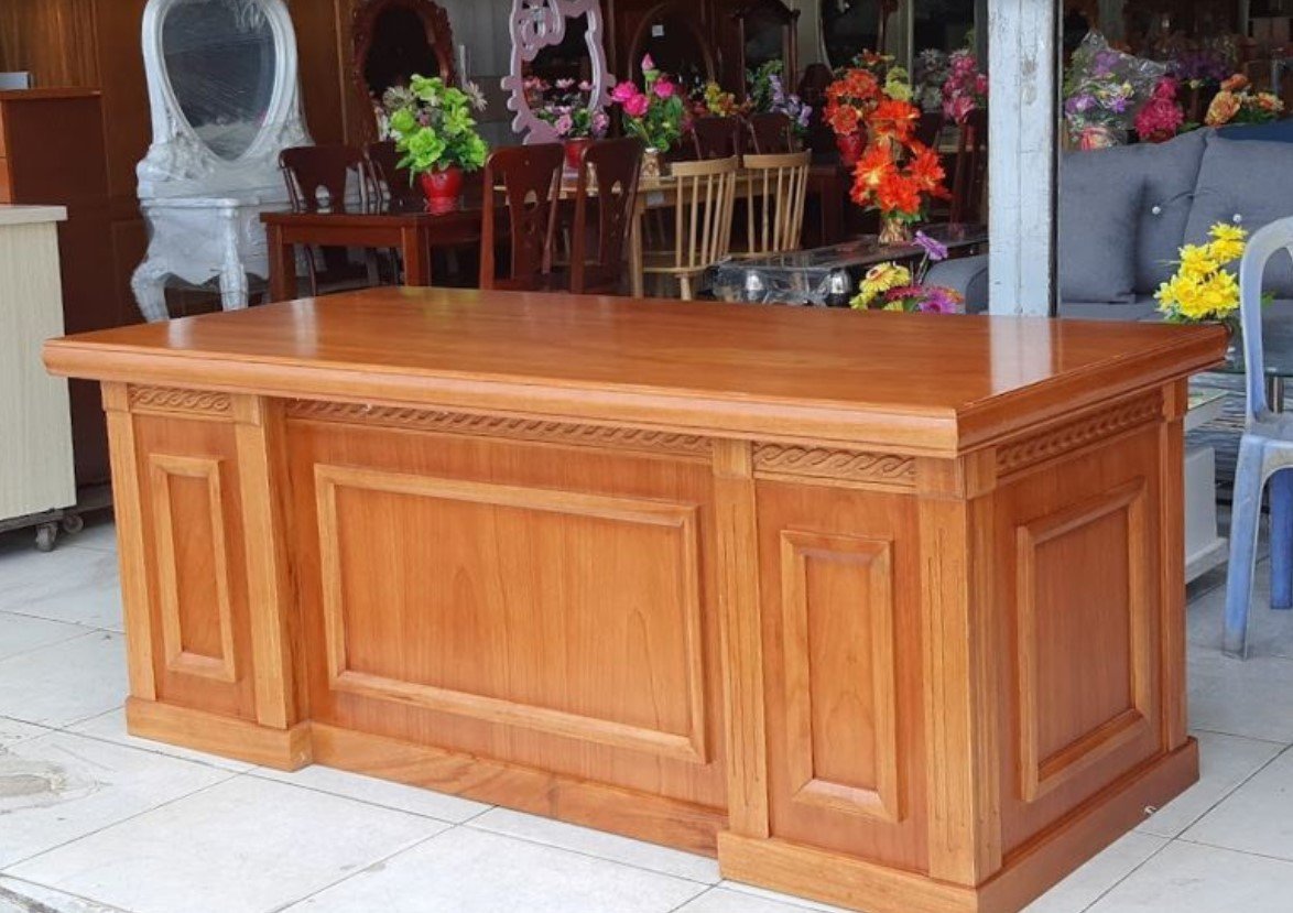 7 bàn giám đốc đẹp nổi bật cho văn phòng chuyên nghiệp Bàn giám đốc đẹp phủ veneer bóng phong cách hiện đại