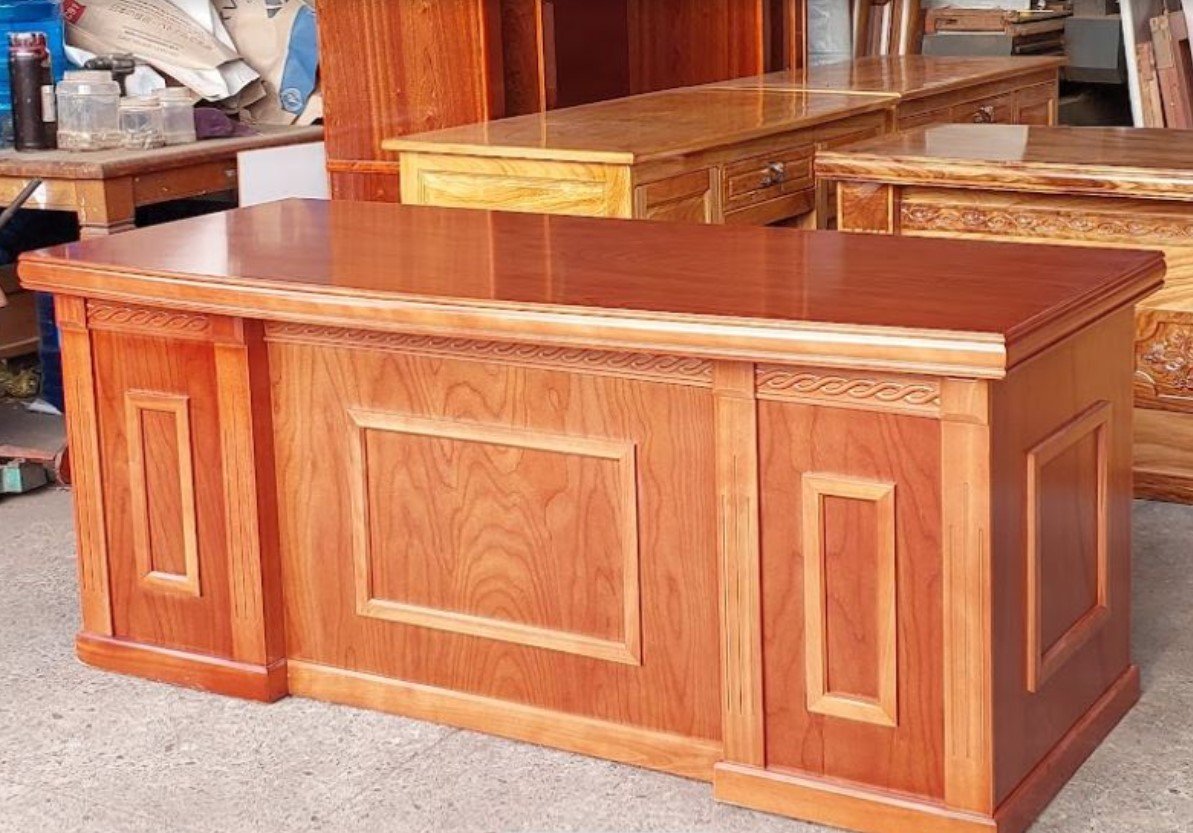 7 bàn giám đốc đẹp nổi bật cho văn phòng chuyên nghiệp Mua bàn giám đốc gỗ sồi vân núi cho phòng làm việc