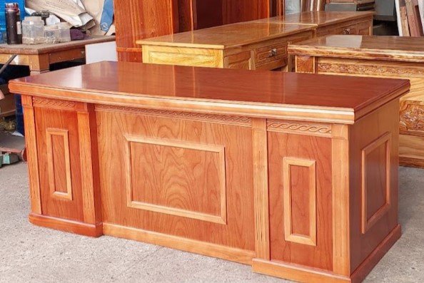 7 bàn giám đốc đẹp nổi bật cho văn phòng chuyên nghiệp Bố trí bàn giám đốc đồng bộ tủ tài liệu cùng tông gỗ