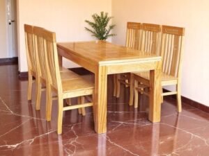 Mẹo làm mới bàn ăn gỗ không tốn kém