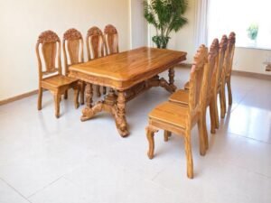 Bàn ăn gỗ tại Quận 4