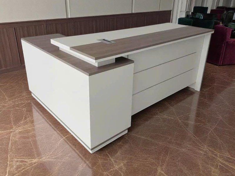 Cửa hàng bàn làm việc ở Quận 1
