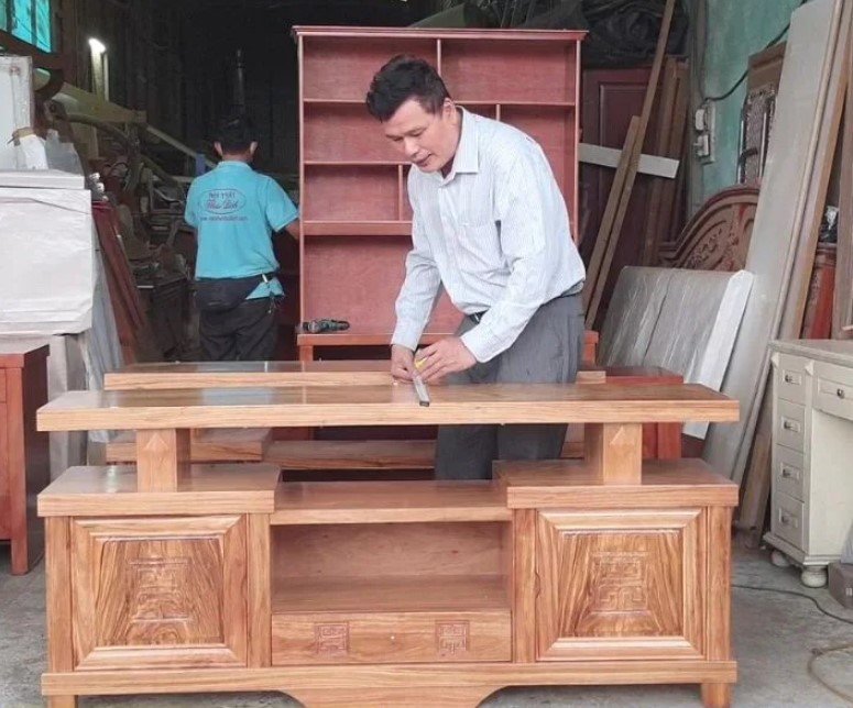 Kệ tivi đẹp gỗ tự nhiên màu vân gỗ hương xám hiện đại