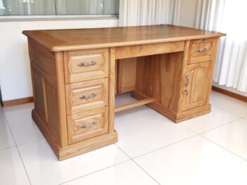 Bước Chọn Bàn Làm Việc Phù Hợp Với Không Gian